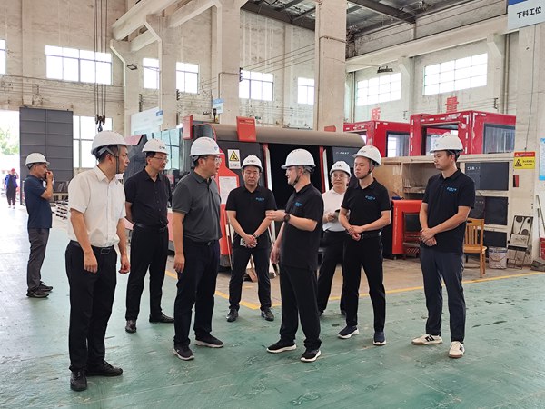 岳阳县委书记肖湘晖莅临乐鱼在线工业考察指导，勉励企业深耕创新、做优做强